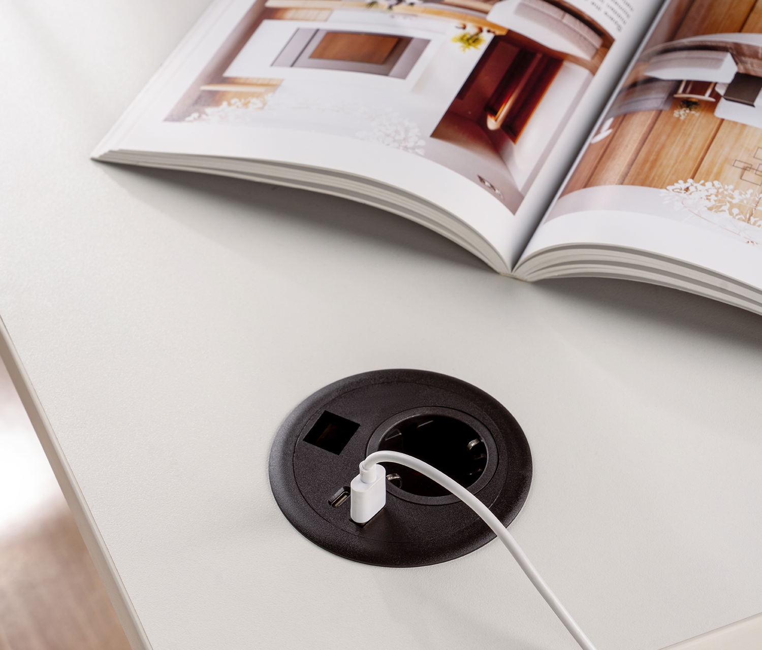 Presa di ingresso con caricatore USB a 2 vie