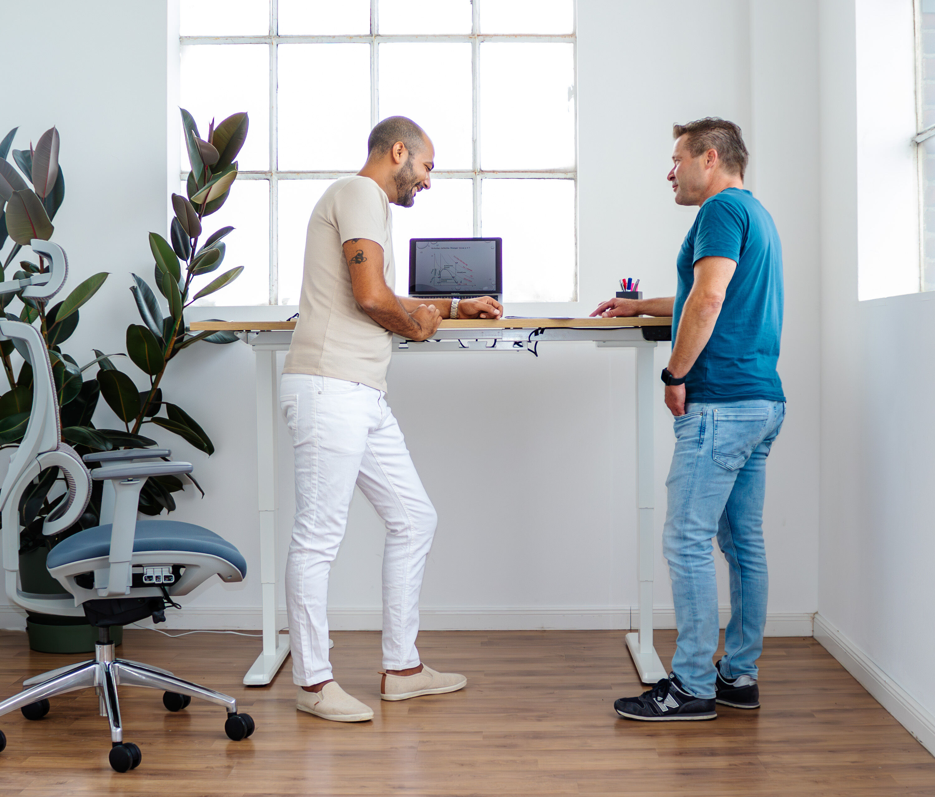 Scrivania rettangolare PRIMUS SPEED - Dimensione: 120x70 | Colore: Bianco | Spessore del piano: 19 mm | Decoro del piano tavolo: Rovere