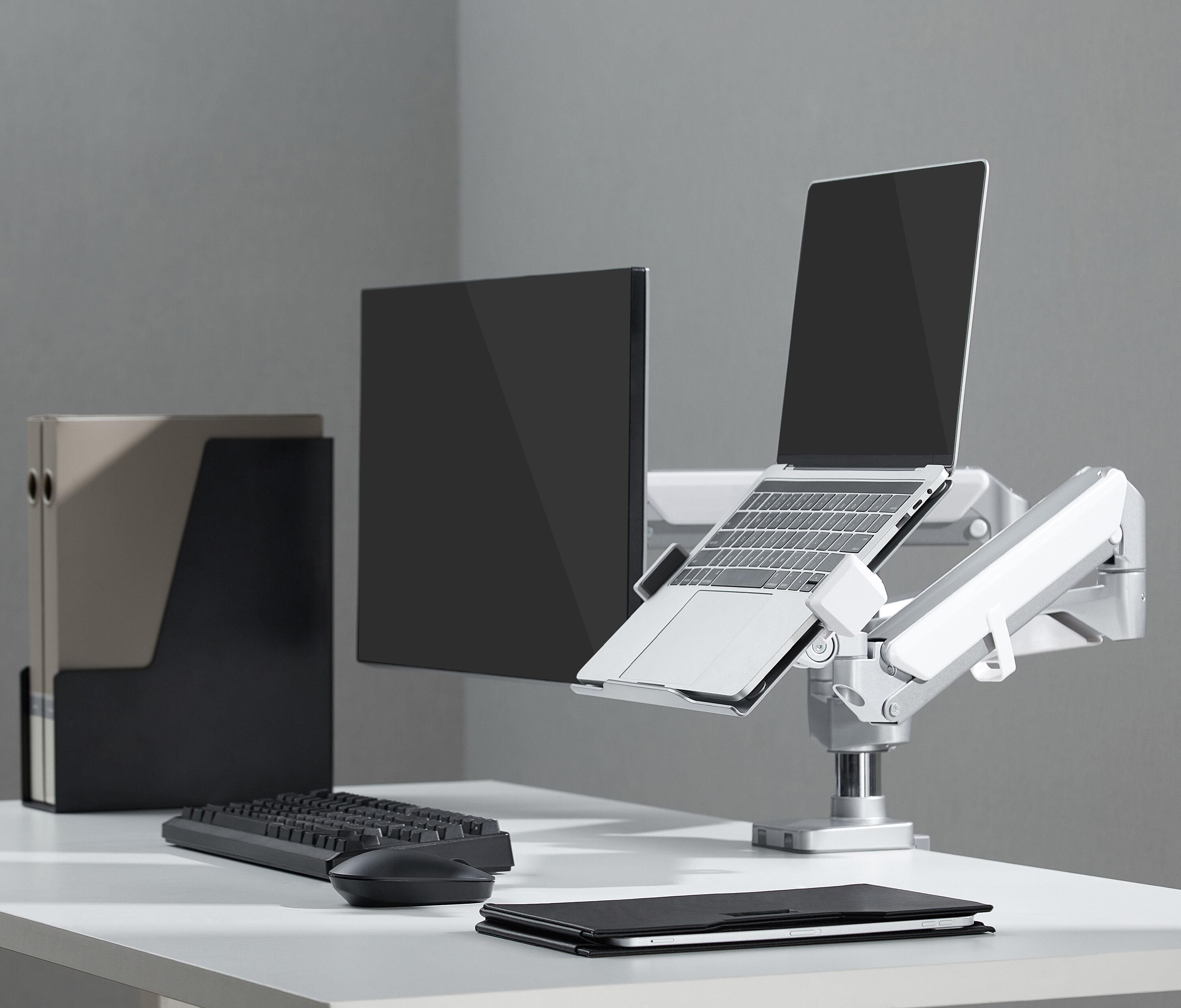 Supporto per laptop per bracci monitor VESA