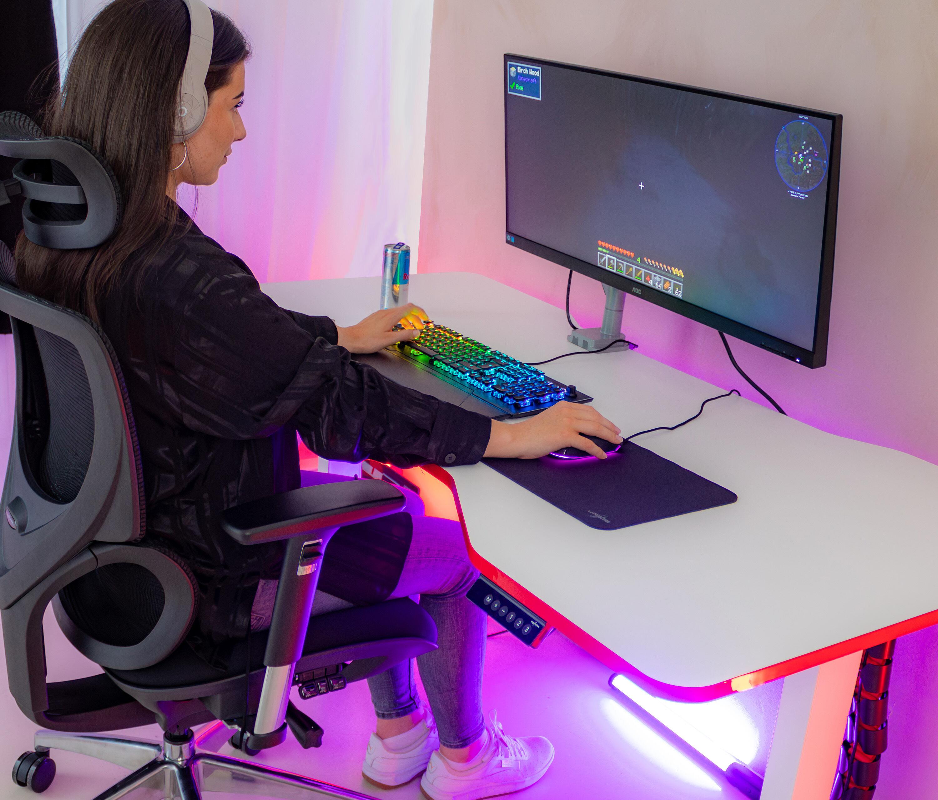 Scrivania da gaming FOKUS - Colore: Nero | Colore bordo: Royal Blue | Forma del piano: Rettangolare | Dimensione: 140x80