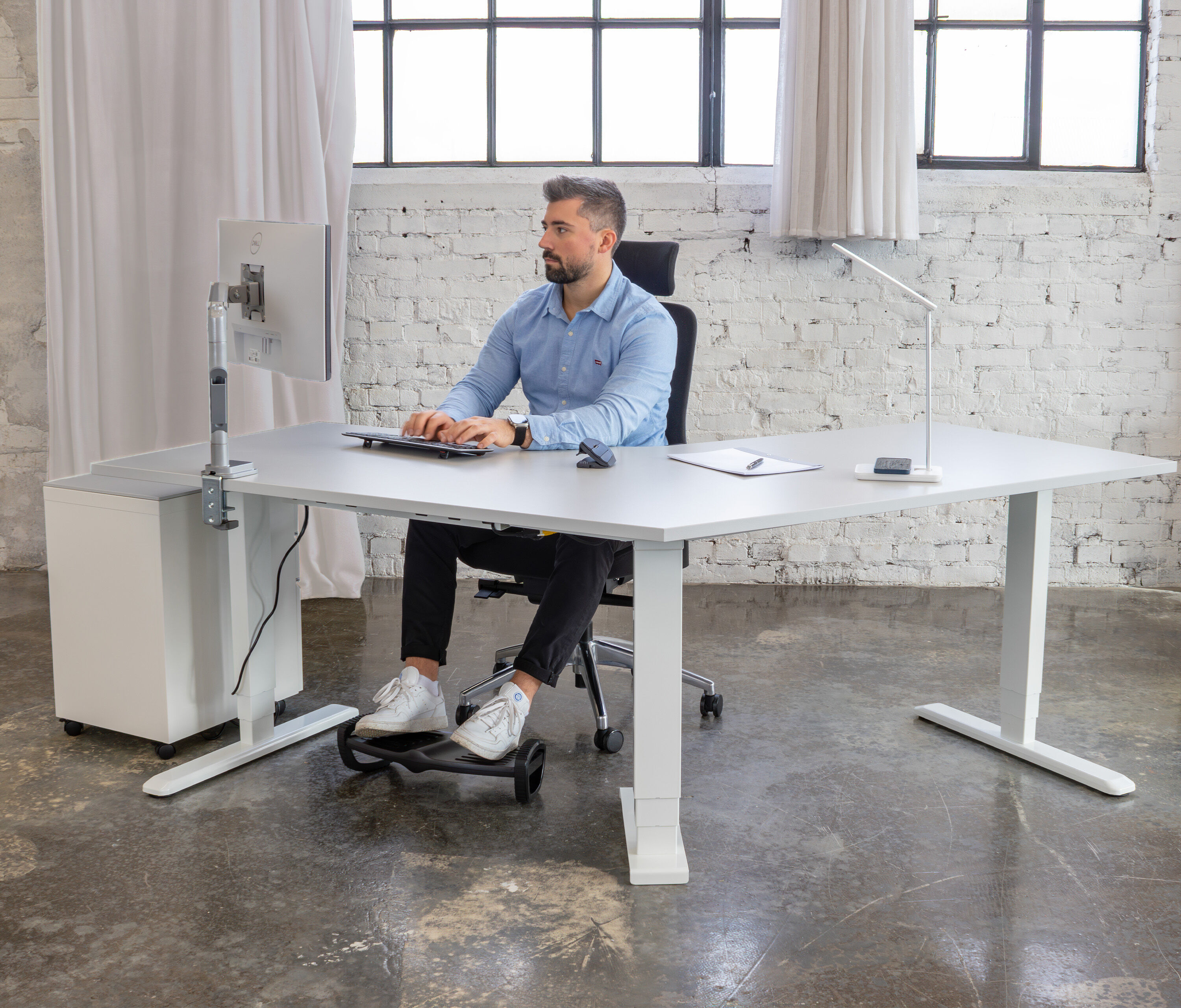 PRIMUS Scrivania angolare a L - Decoro: Bianco top | Dimensione del piano: 140x80 | Struttura: Bianco