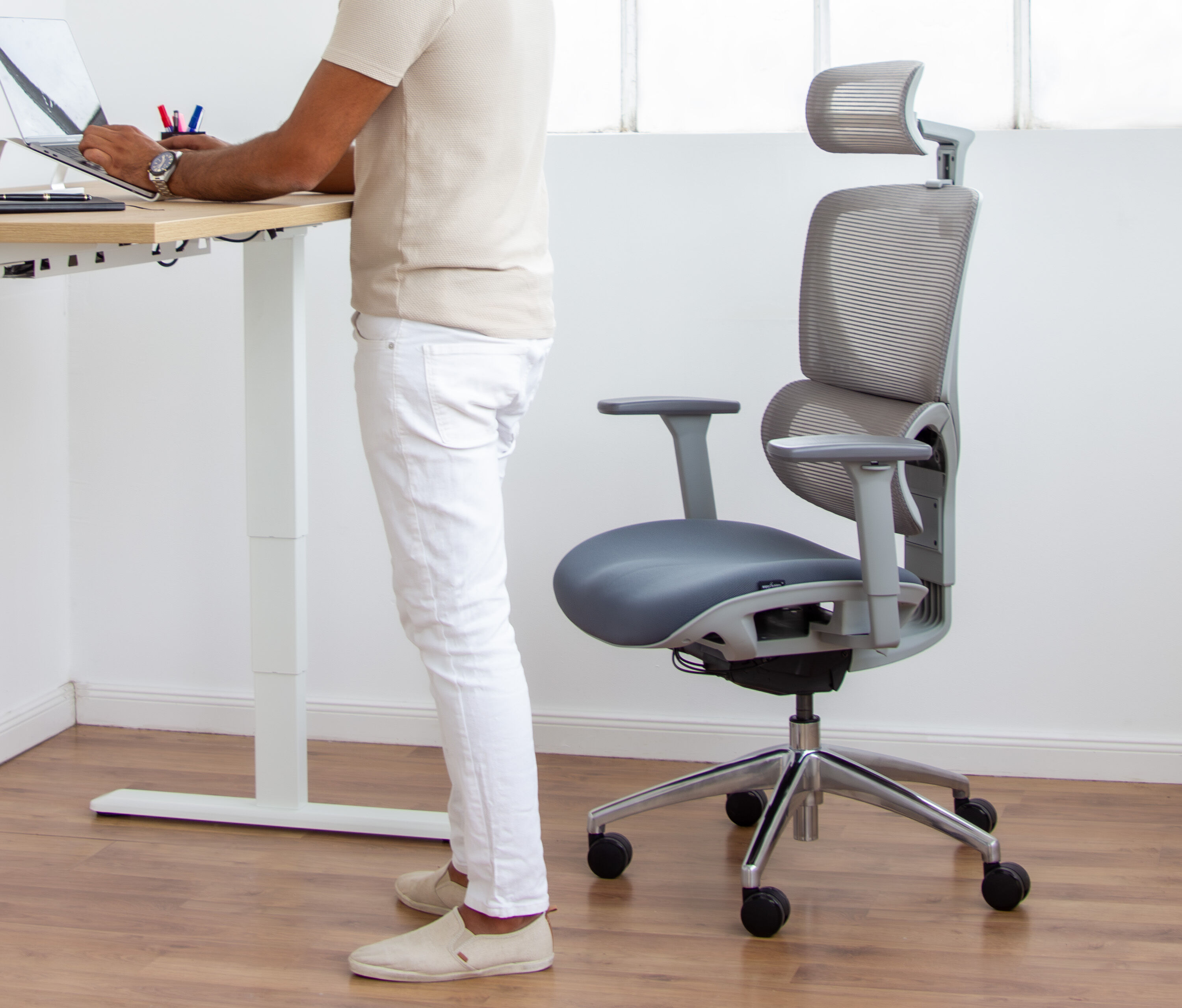 Sedia girevole da ufficio SENTA FX - Colore: Grigio | Molla & Altezza seduta: Bassa, altezza seduta 47 - 58 cm | Base a croce: Alu poliert